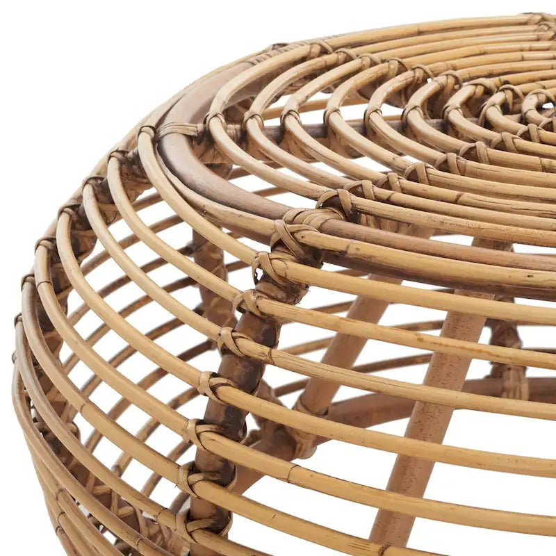 Table basse ronde en rotin, 76 cm l. x 76 cm P. x 41 cm H., fini brun miel