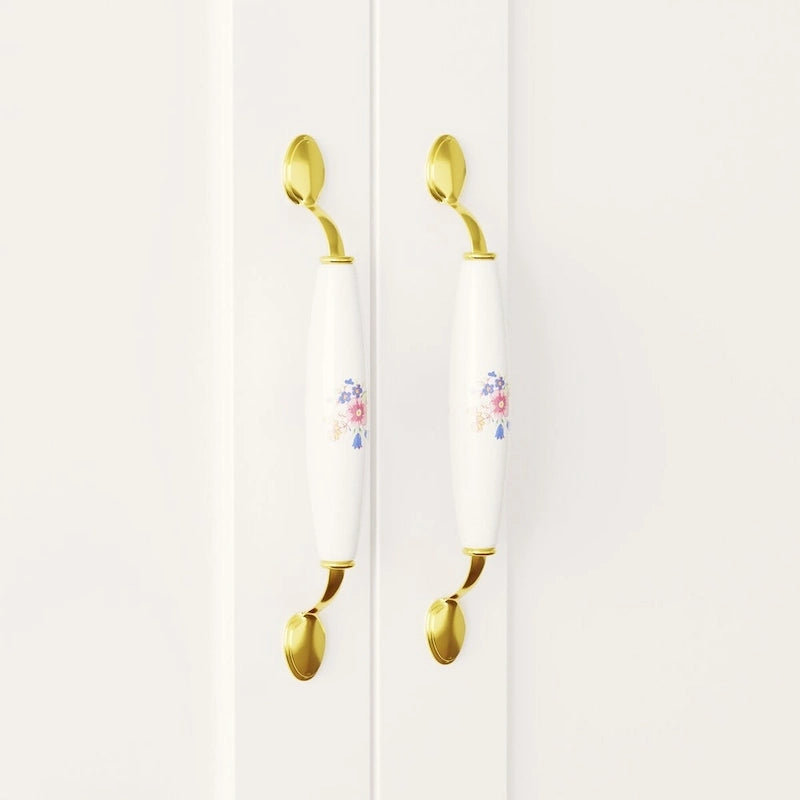 47.2W Armoire à trois portes, deux tringles et poignées florales